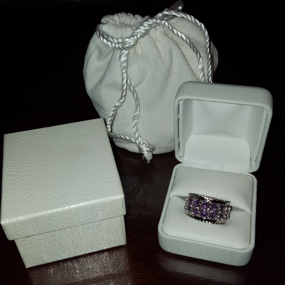 Gorgeous 2.20 Carats Amethyst Sterling Silver Ring